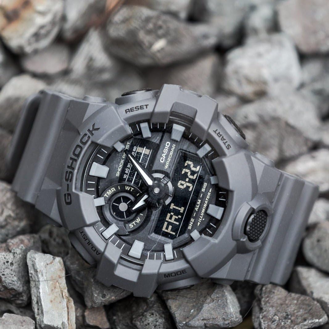 Shock Resistant Quartz Watch – 200M WR
